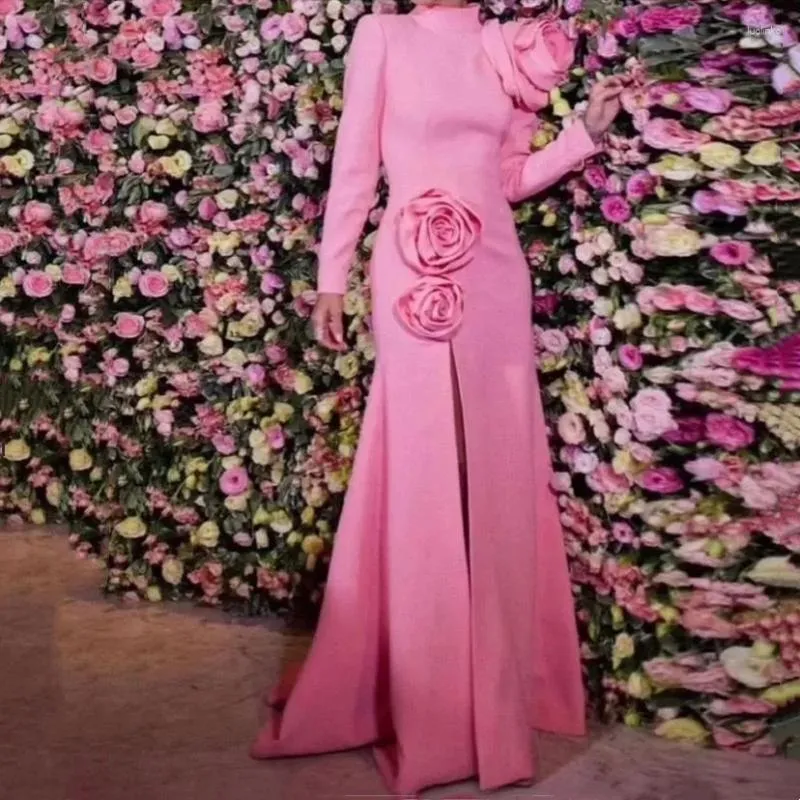 Festklänningar rosa enkla höghalskvällens framdelade långa ärmar Eleganta arabiska formella klänningar med handgjorda blommor