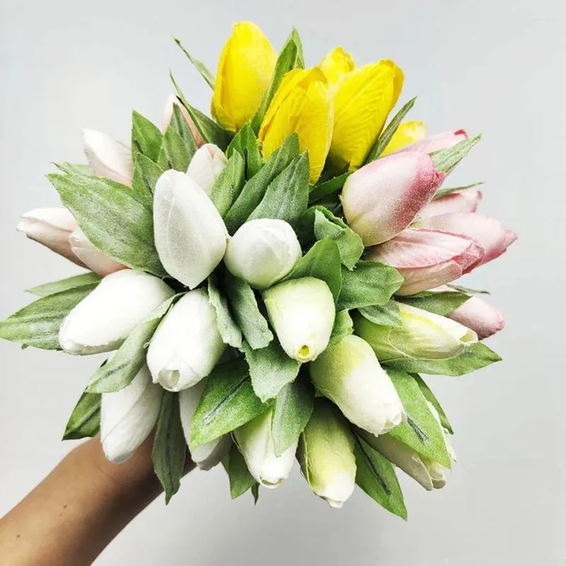 Kwiaty dekoracyjne 1 bukiet 6 szt. 14 cm jedwabny sztuczny kwiat fałszywy tulipan do ślubnych DIY Party Desk Decroations