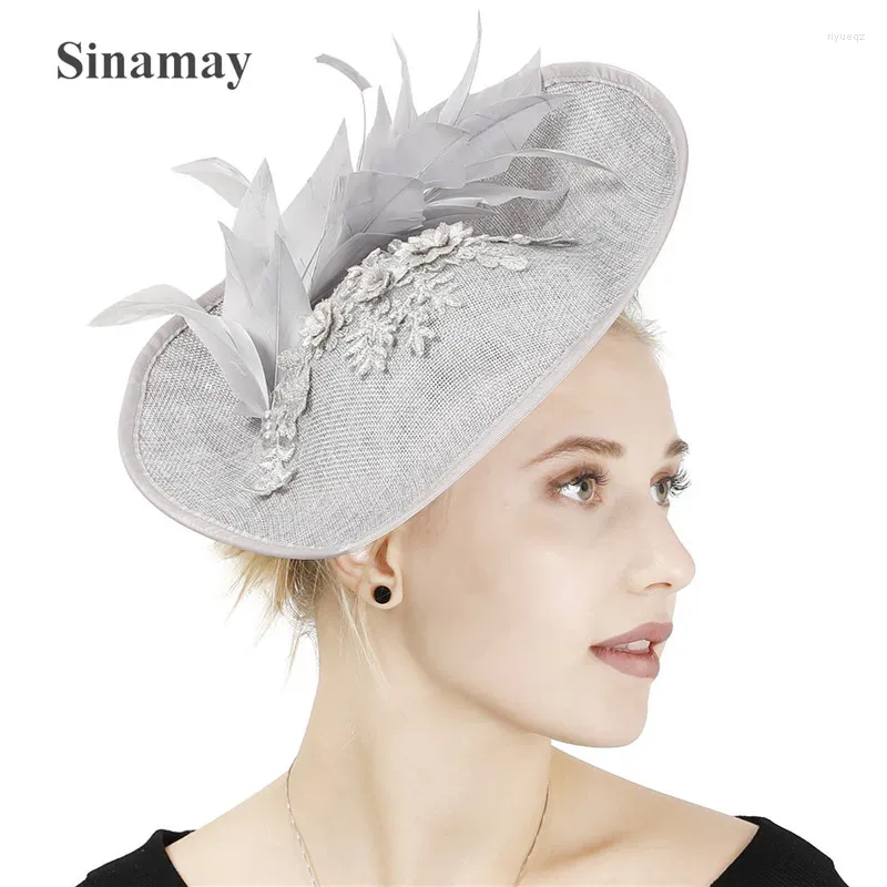 Bérets Mariage Occasion pour femmes Headship Big Yellow Fascinator Hat for Lace Flower Millinery Caps avec des accessoires de cheveux en plumes fantaisistes