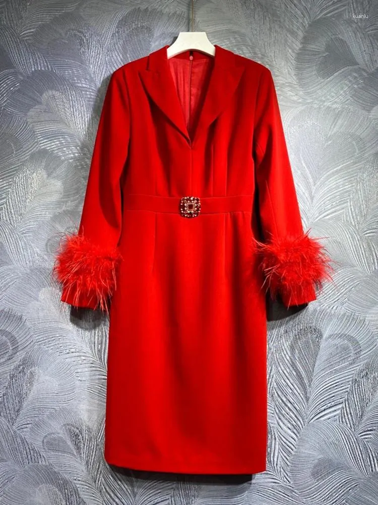Casual Dresses Red Roosarosee Turn-Down Collar Feather Long Sleeve Diamonds Straight Kne Dress European Summer 2024 Women Vestidos Robe