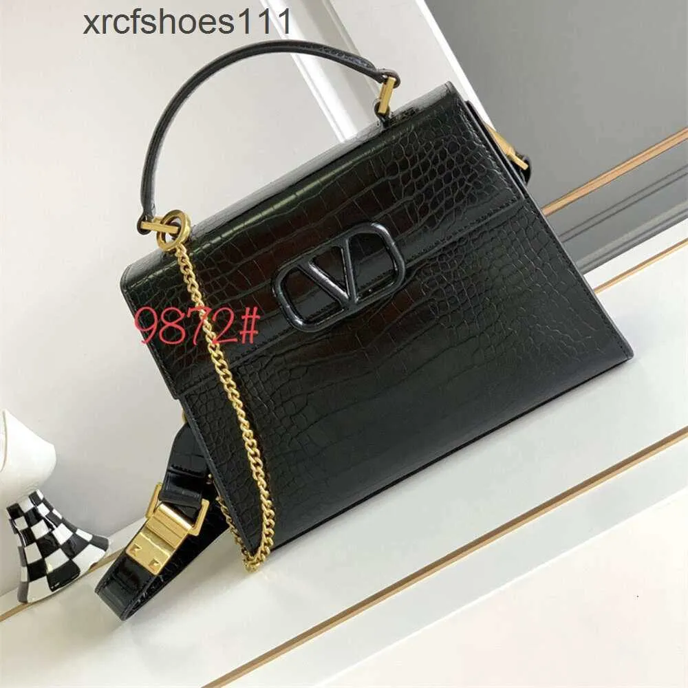 Nya väskor Lady Runway Light Vallentiiino Stud Officiell high-end Crocodile Mönster Produkt Napa Buckle Leather Style Pared Bag Luxury Handbag VSLING WOMENS 9567 NGDR