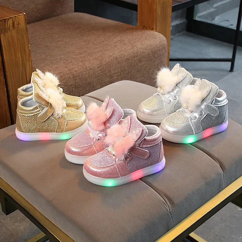 Childrens LED Sneakers Girls Świecające buty dla dzieci dla świetlisty dzieci z podświetleniem 240426
