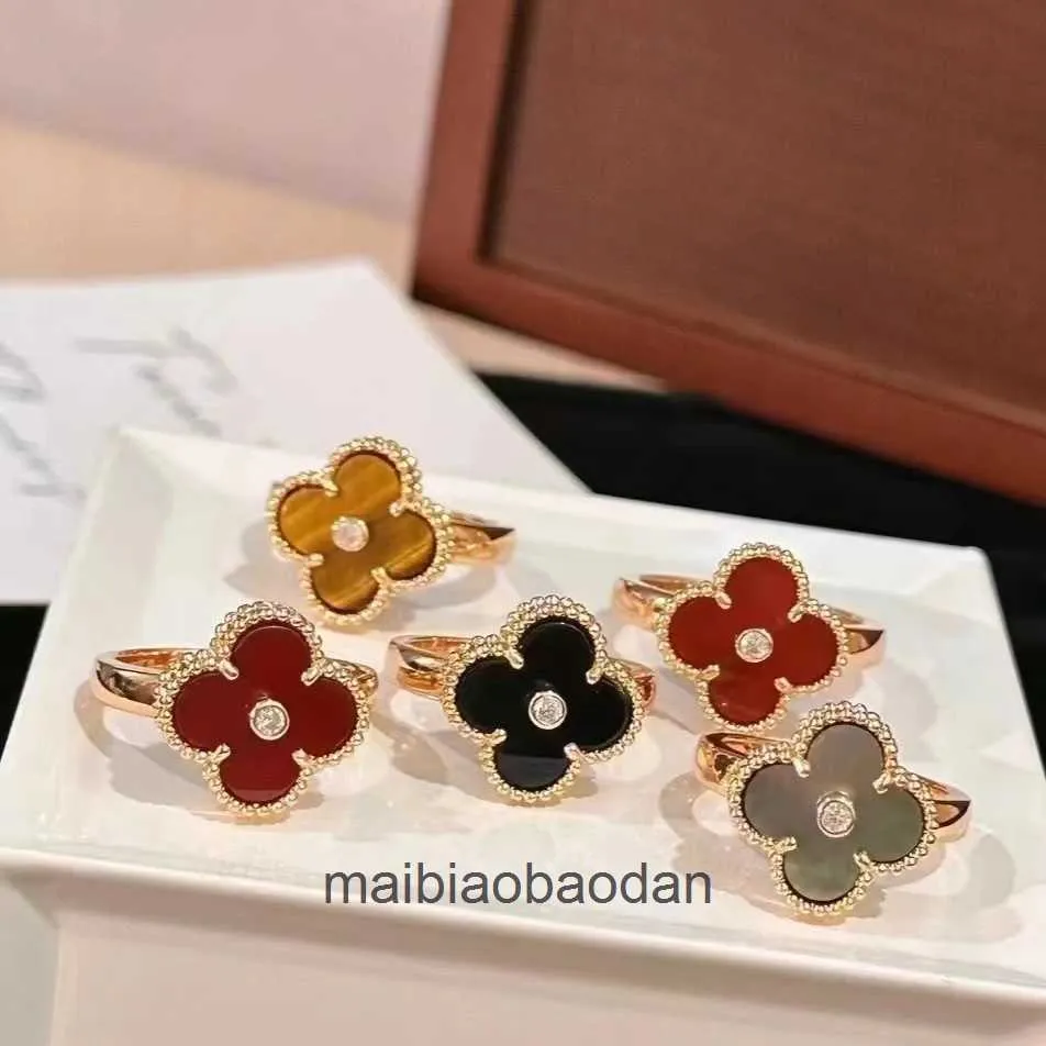 Designer Luxury Jewelry Ring Vancllf Fanjia High Version Four Leaf Grass Red and Black Agate för kvinnor pläterade med 18K Rose Gold Full Diamond Natural White