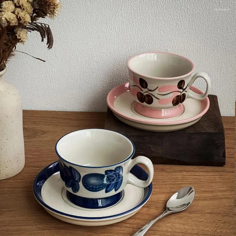 Tassen Ahunderjiaz-Bemalte Keramik Kaffeetasse und Untertassen-Set Vintage Nischenstil Haushaltsgetränke Home Dekoration