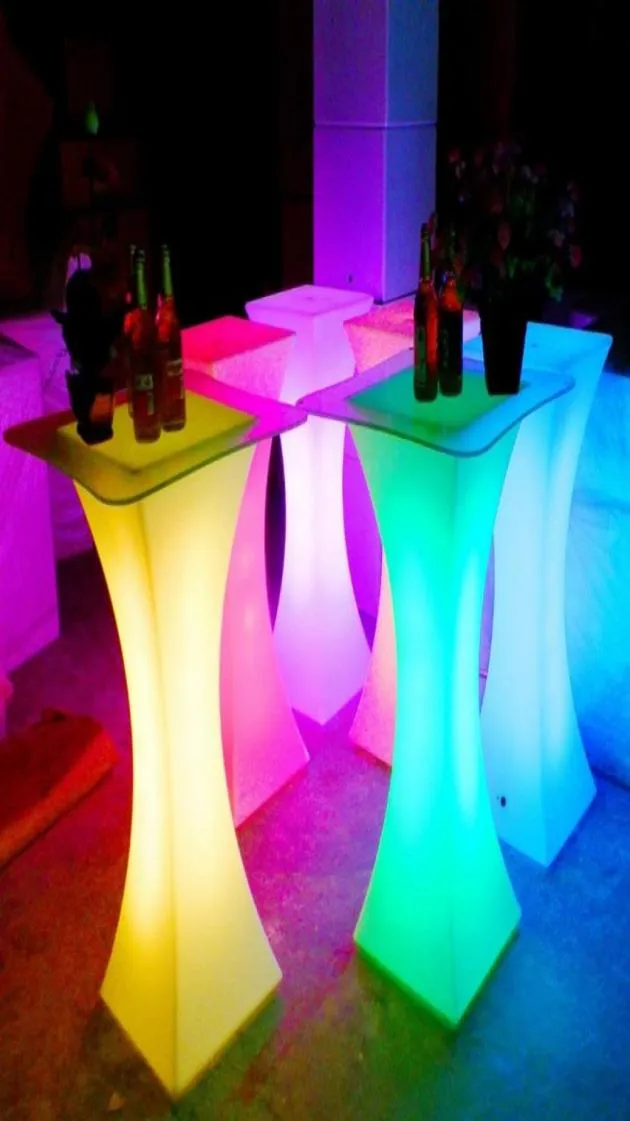 Ny laddningsbar LED -lysande cocktailbord Vattentät glödande LED -barbord tände upp soffbordet Bar KTV Disco Party Supply A7447001