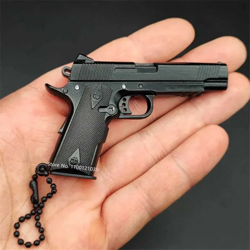 Gun Toys Exklusive Verkauf 1 3 Colt 1911 Pistol Gun Miniatur Model Legierung Schlüsselbund Geschenk Rucksack Anhänger Dekoration Geschenk Spielzeug Boy Favorit T240428
