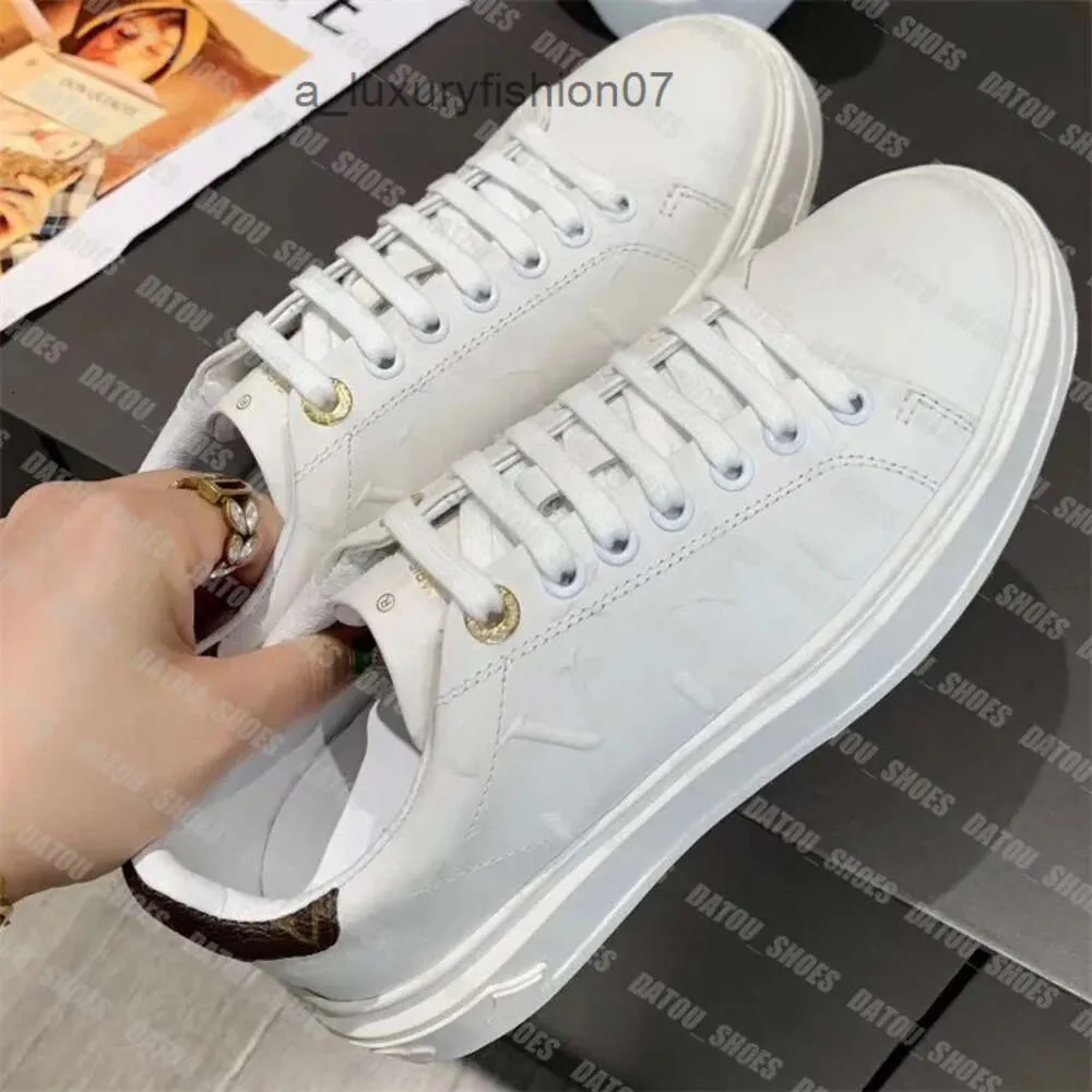 lv louis vuitton Вы Femmes Sport Chaussures Designer Lettre de fleur Sneakers pour hommes Time Out Femme Femme Rubber Flatform Trainers V Leather Casual Chaussures