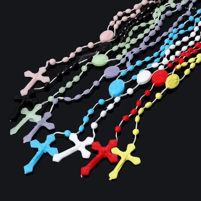 Choker 8 Kolory plastikowe nocne naszyjnik koraliki różańce Luminous katolicyzm modlitwa religijna biżuteria na codzienne noszenie