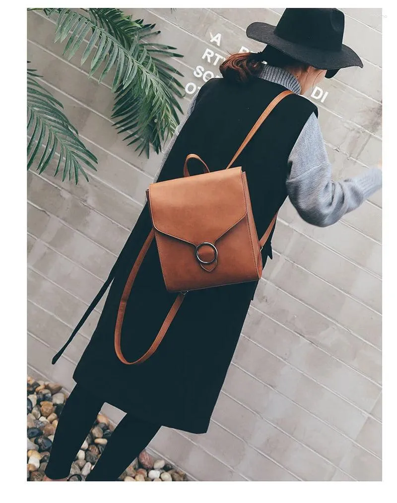 أكياس الكتف 2024 Fashion Women's Bag Pu Leather Retro Handbag School Girl عالي الجودة على الجودة