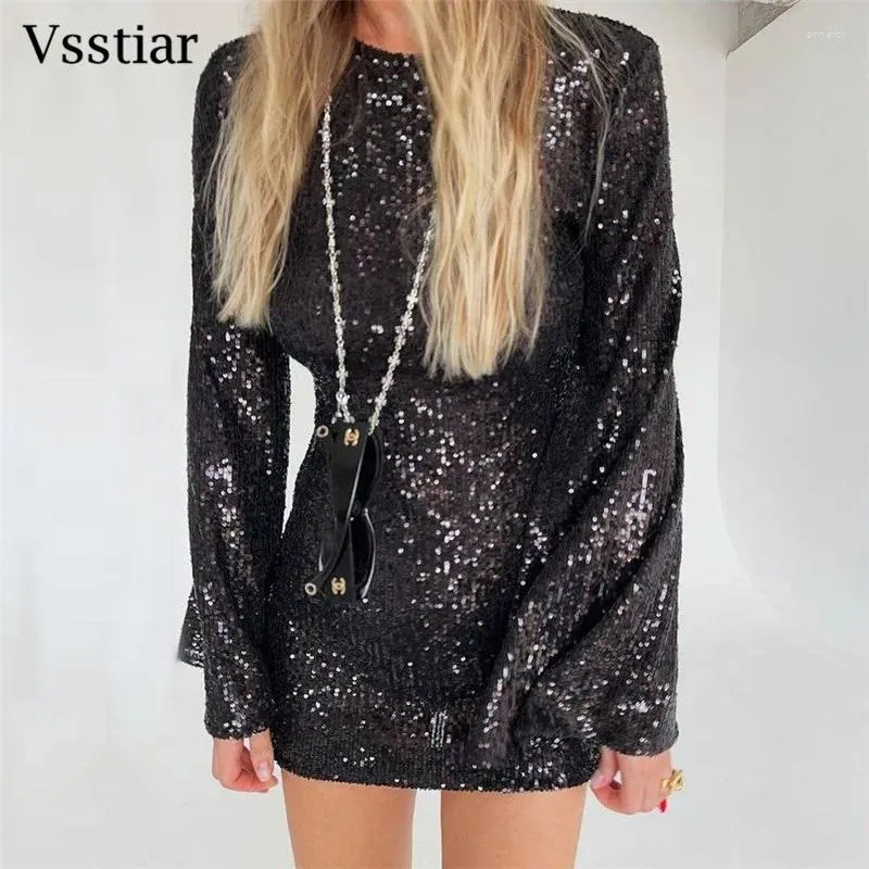 Robes décontractées VSstiar Elegant Long Flare Sleeve Women's Women's Black O Necins Sequins Mini Vestidos Fashion Glitter Party Clubwear Tenues de club