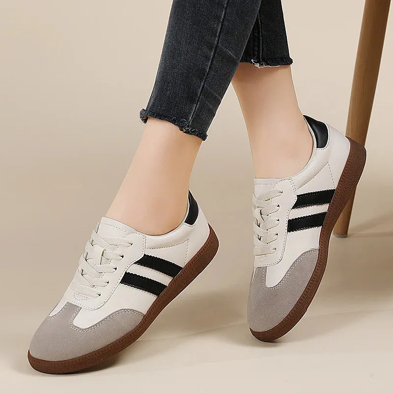 Classic Autumn Flat Shoes Ladies Sneakers Women Leather Retro Low Cut Lace -up Casual Round Toe Grey White 240412 3d56