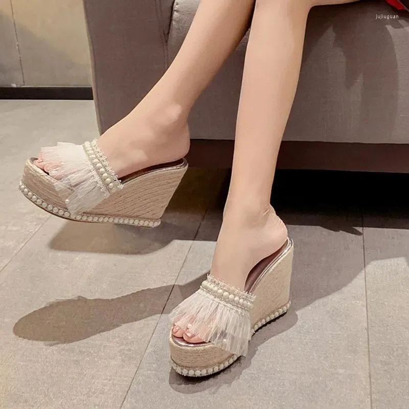 Hausschuhe 2024 Poe Heel Sandalen Frauen Sommer koreanische hohe dicke alleinige Wasser Diamant Mesh Cake Beach Schuhe
