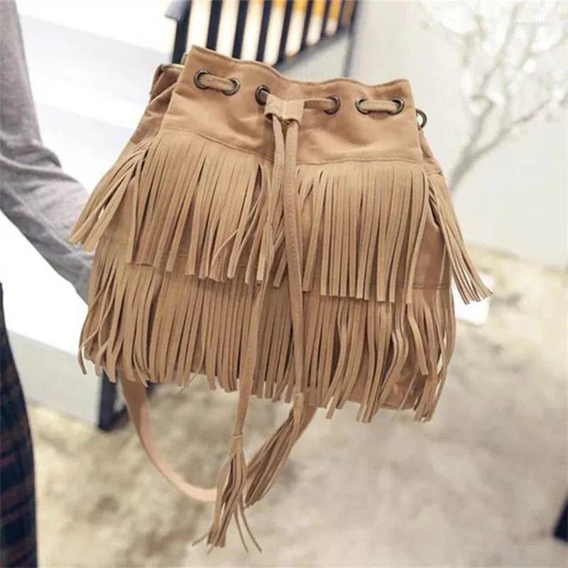 Moda de bolsa Retro Faux Camurça Fringe Mulheres Mensageiras Bolsa Bola Tassel Bolsas de ombro Crossbody