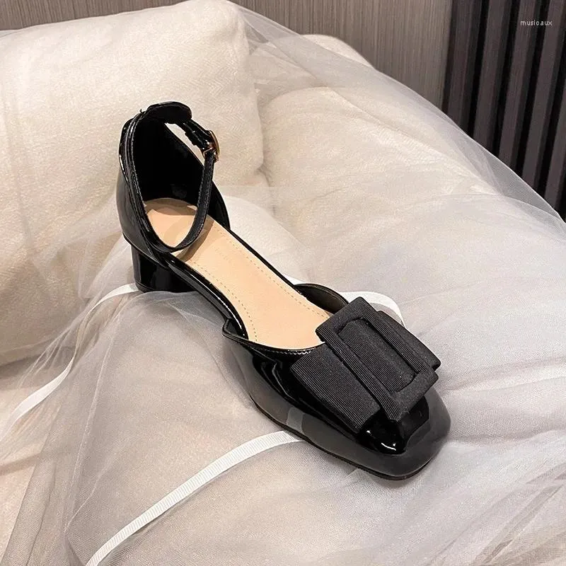 Повседневная обувь элегантность удобная плоская шесцентраментация сказочная квадратная головка на ноги насосы с сандалиями женщины роскошная женская свадебная невеста