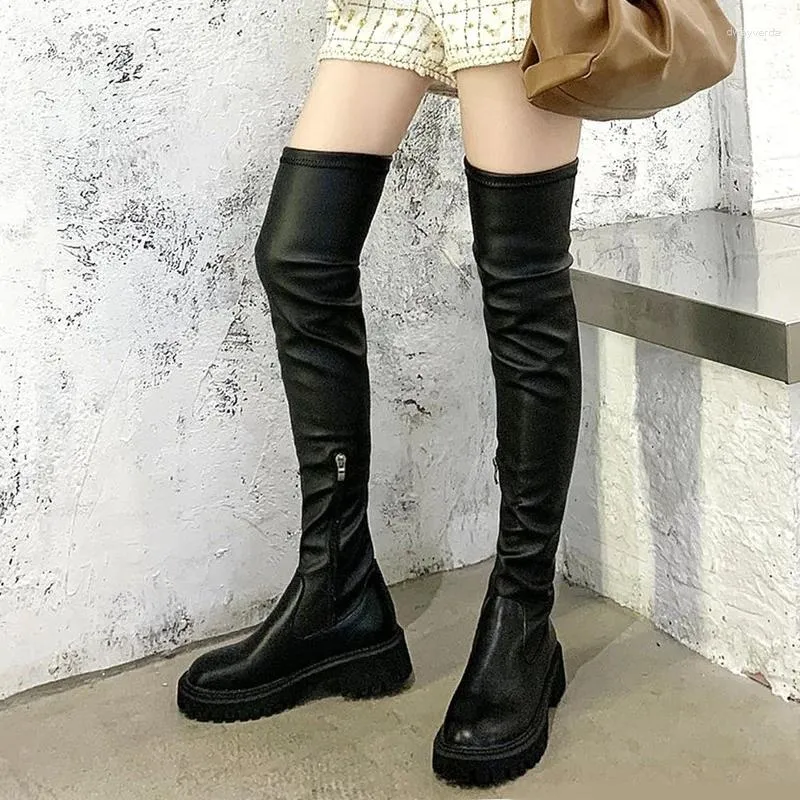 Bottes de la plate-forme féminine au genou de la marque d'automne à la mode longue botte chunky talons courts en peluche de semelle à l'épreuve