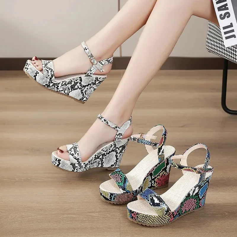 Women Sandals Wedge Platform أحذية السيدات مثيرة عالية الكعب مضخات الصيف زقزقة الظهر الفهد الفهد واحد كلمة واحدة الصندل 2023 240424