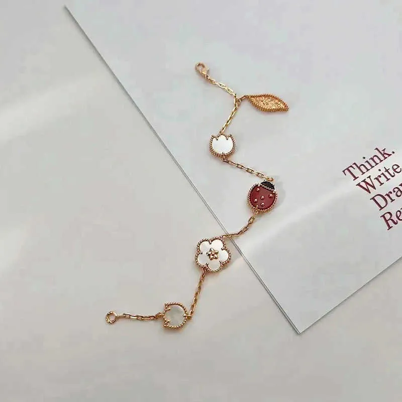 Bracelets à haut standard Choix de cadeau 18k Rose Gold Natural Lucky Flower Bracelet Silver Ladybug Beetle avec Vnain commun