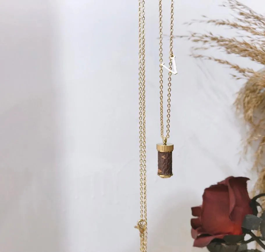 Collier pendentif à bouteille de parfum classique Accessoires de bijoux de luxe Style de créateur de mode saisonnier délicat élégant beau W5168407