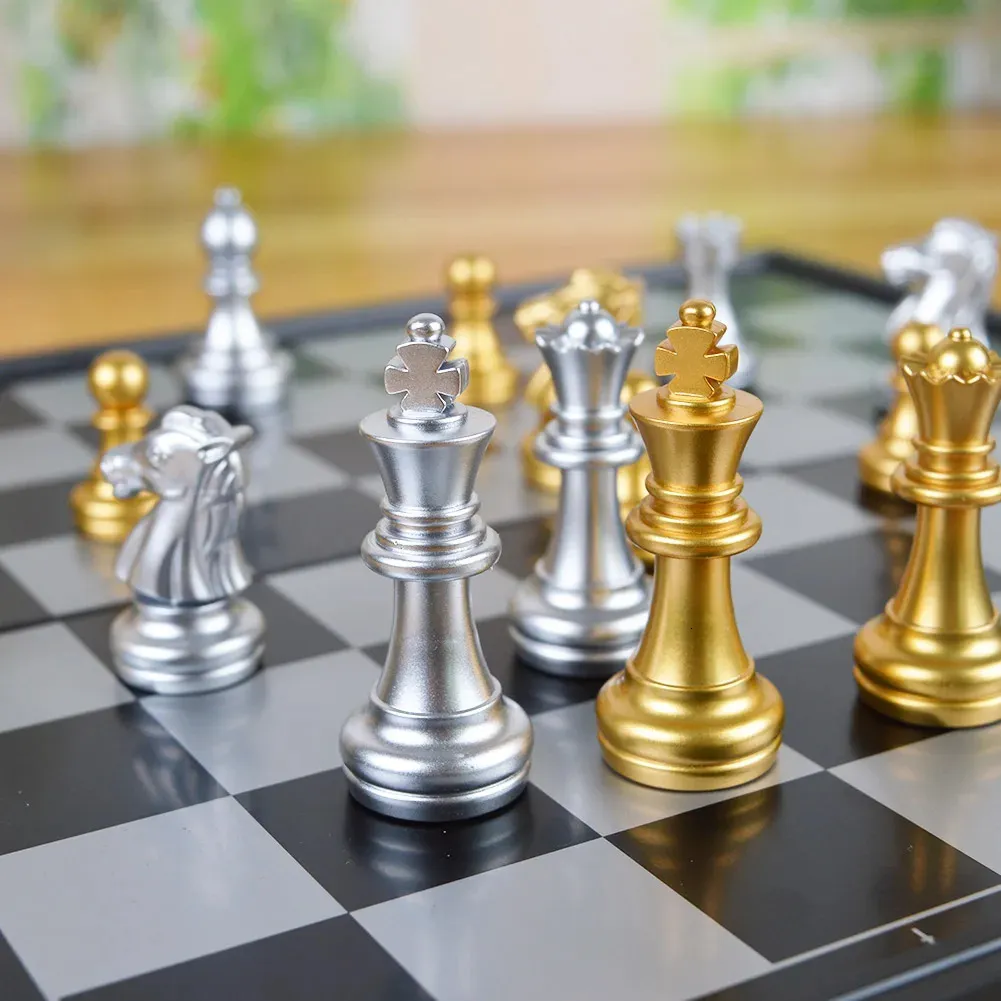 Pliage des échecs magnétiques ensembles de jeux d'échecs de voyage en argent en argent en argent