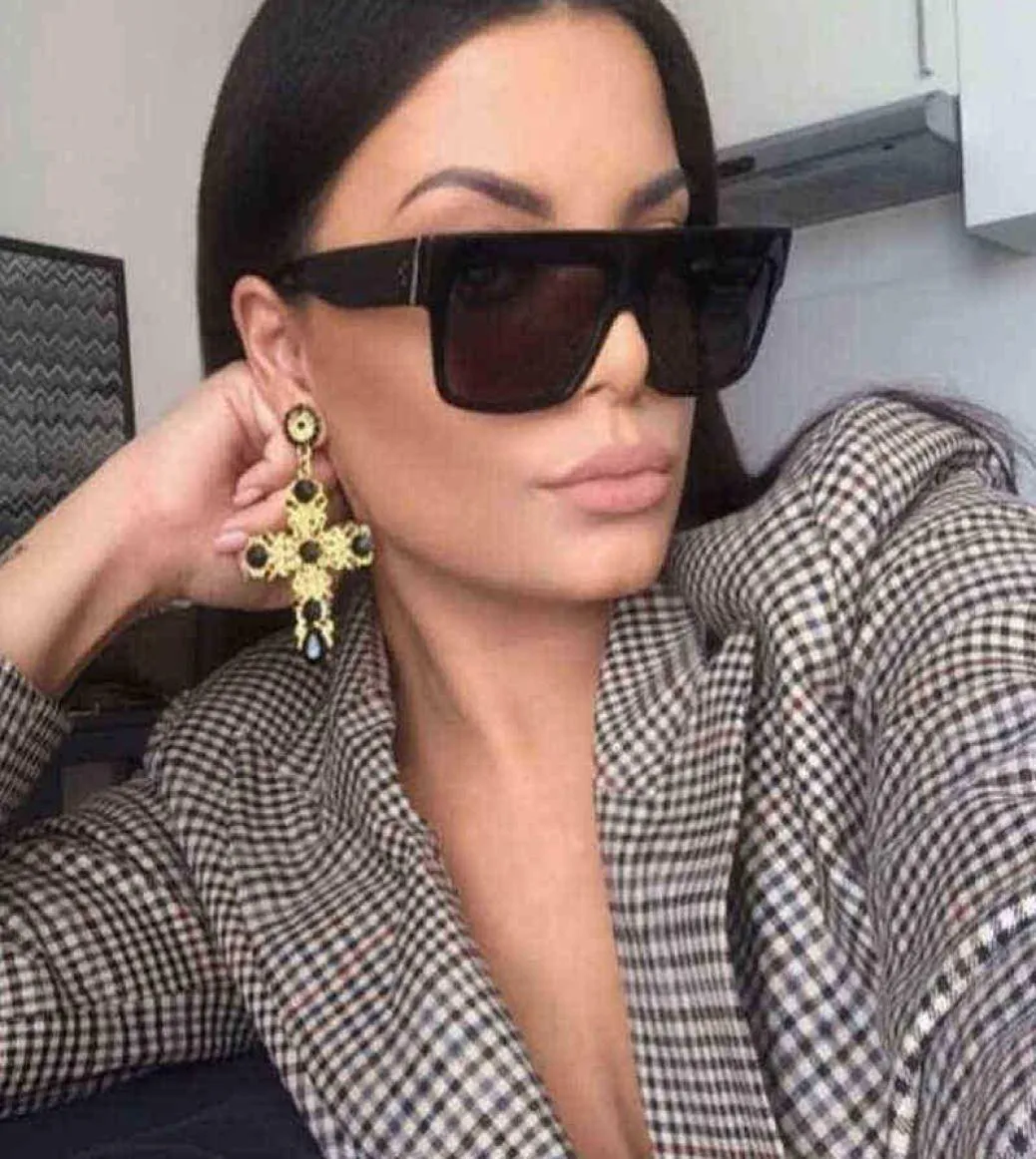 Kim Kardashian Woman Square Sole Sun Glasses Black Shades Female Designer di lussuoso Designer di lusso Domande Donne G2205067910007