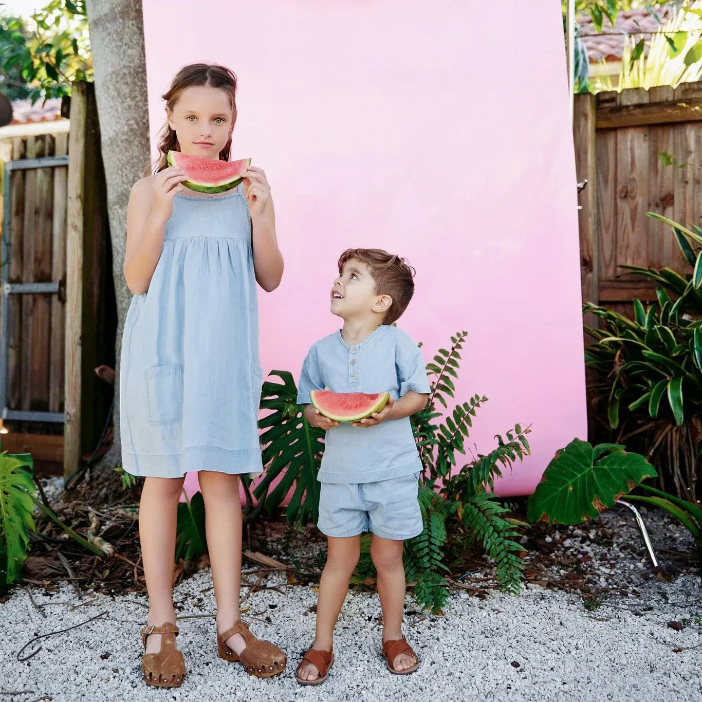 Como colección de mezclilla, vestido de correa para niñas, bíblico, breve, breve, ropa casual de ropa de costilla blanca 240417