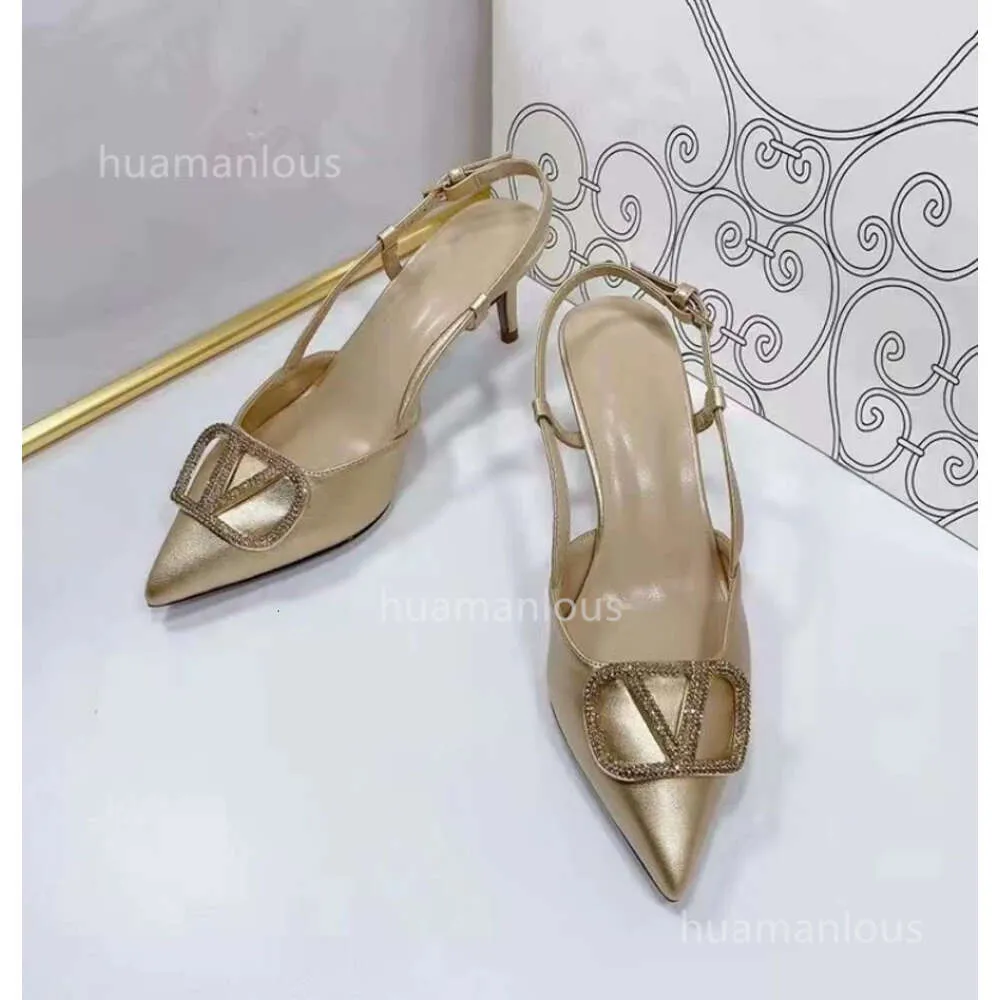 Vlogoo calcanhar sandálias sapatos v-buckão bombas de diamante novo designer feminino fino valentyno metal high water 2024 salto raso pontual single cjyn