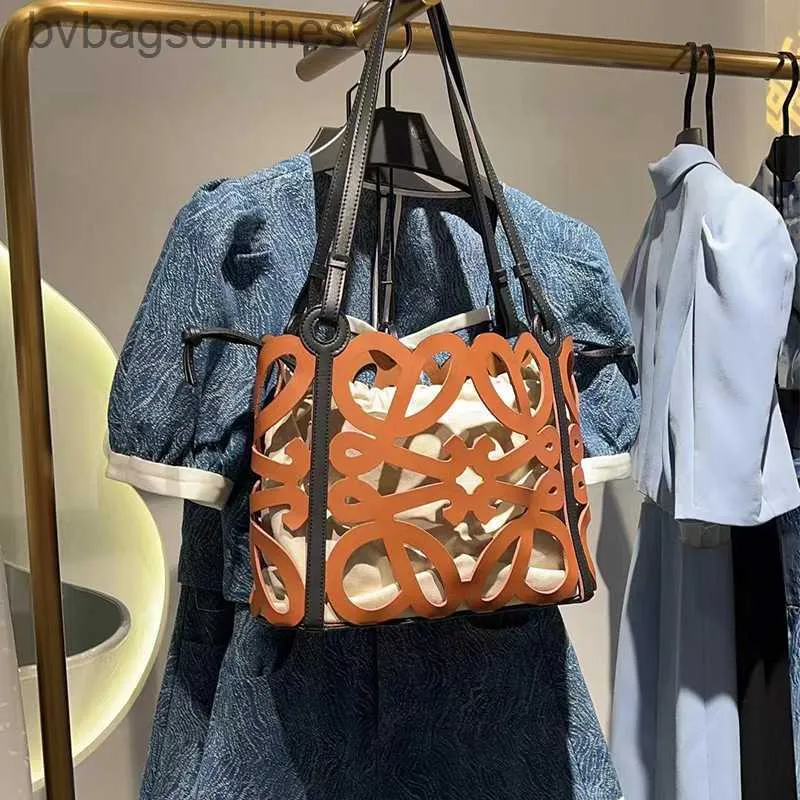 Высококачественные оригинальные дизайнерские сумки для Loeweelry Строгая тканая сумка Полая сумка для поперечного телеви для женщин 2024 Новая кожаная сумка для кожи Полая шнурки с логотипом бренда