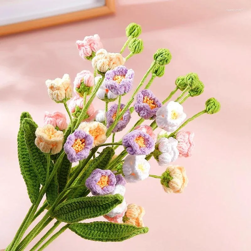 Dekorativa blommor handvävda blommor virkning falska färdiga stickade bukett konstgjorda heminredning diy examen mor gåva