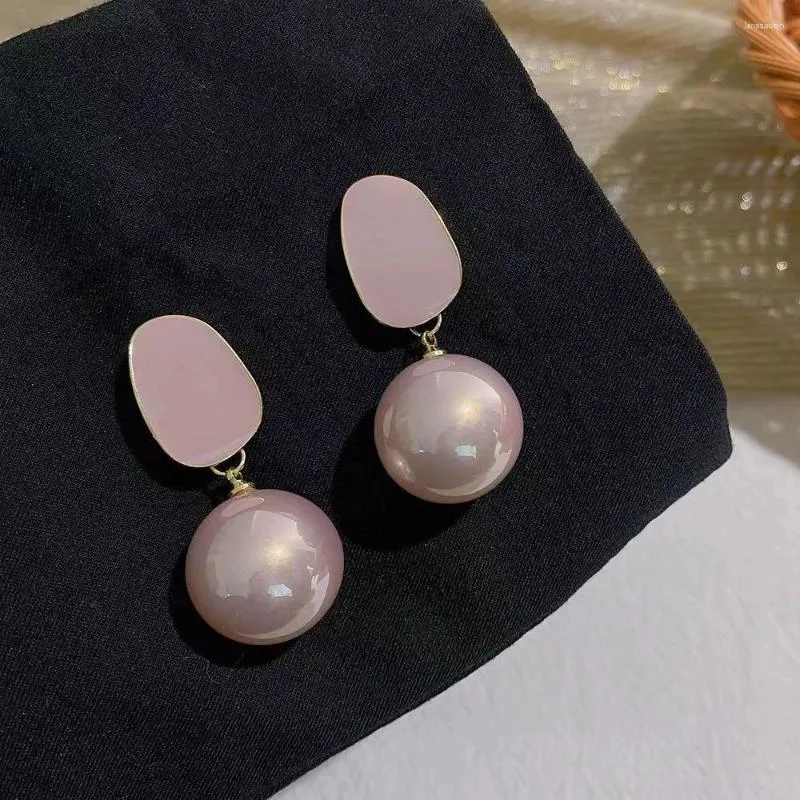 Boucles d'oreilles étalon 2024 Big Fine Elegance Pearl Slempe pour les femmes Tendance French Style Couleur rose Couleur de bijoux Simple Bijoux