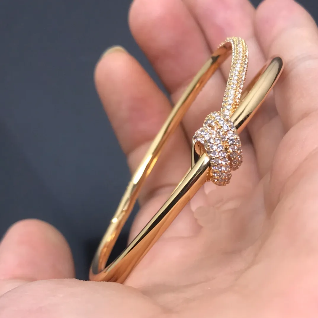 Nieuwe stijl diamanten armband geknoopte armband Deze armband is een prachtig cadeau voor je vriendin met modieuze en elegante knopen elementen