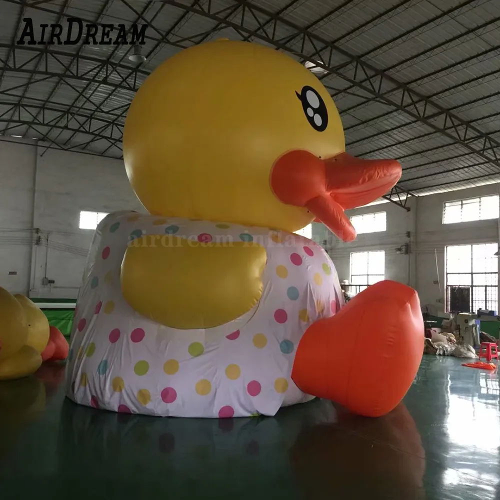 Groothandel schattige gigantische opblaasbare gele eend aangepaste rubberen eenden meisje Ballon decoratie drijvend op het water voor advertenties