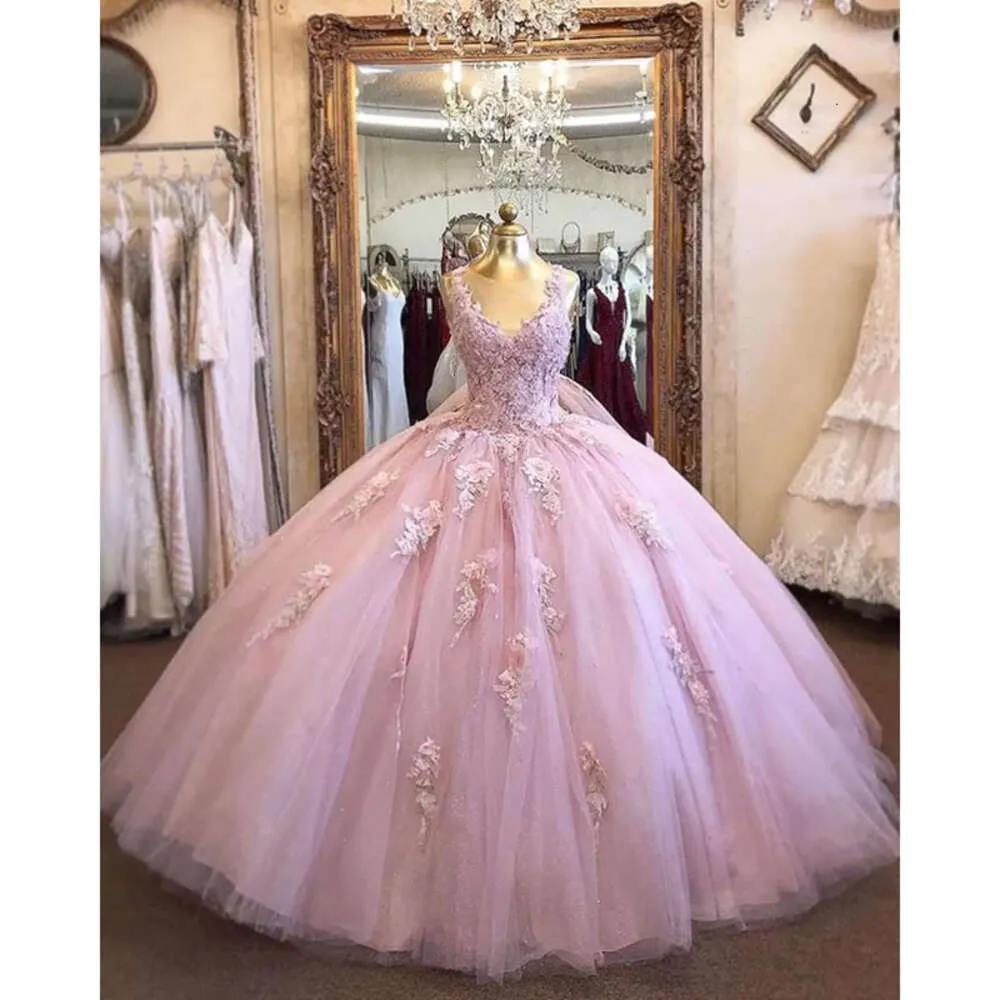 Sukopa z piłką na szyję wspaniałe sukienki Quinceanera Słodka 15 imprezowa sukienka formalna 3D Kwiki Koronkowe aplikacje podłogowe maskaradę Urodziny Suknie Vestido de 16 Anos S.