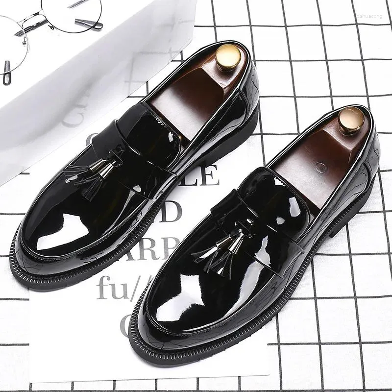 Casual Shoes Korean Style Mens Business Slip-On Tassels Shoe Black Wedding Formal Dress Breattable Patent Leather Loafers Zapato Hombre