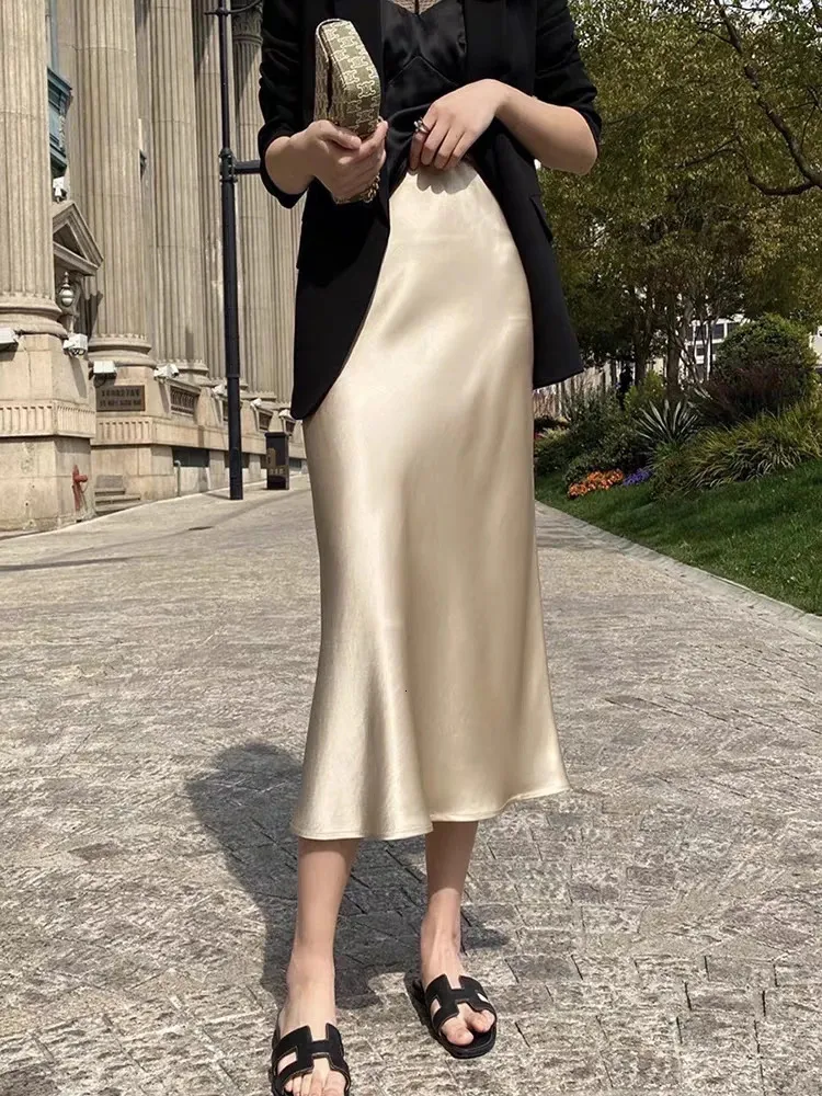 Seiden -Satin -Röcke für Frauen koreanischer Champagner Büro hoher Taille Aline Rock Mode Elegant solide Langstift 2024 240420