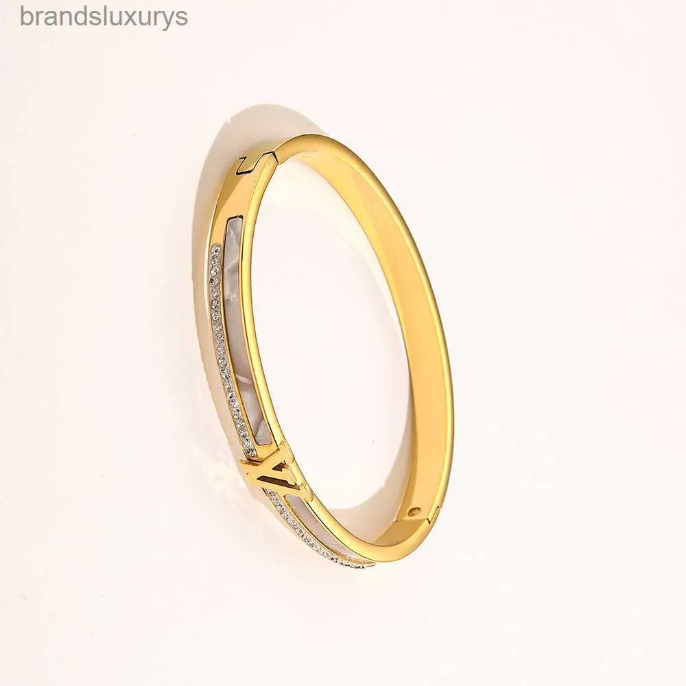 Neue modische Armbänder Frauen Bangle Luxus Designer Brief Armband Kristall 18K Gold plattiert Edelstahl Hochzeitsliebhaber Geschenk Schmuck ZG1184