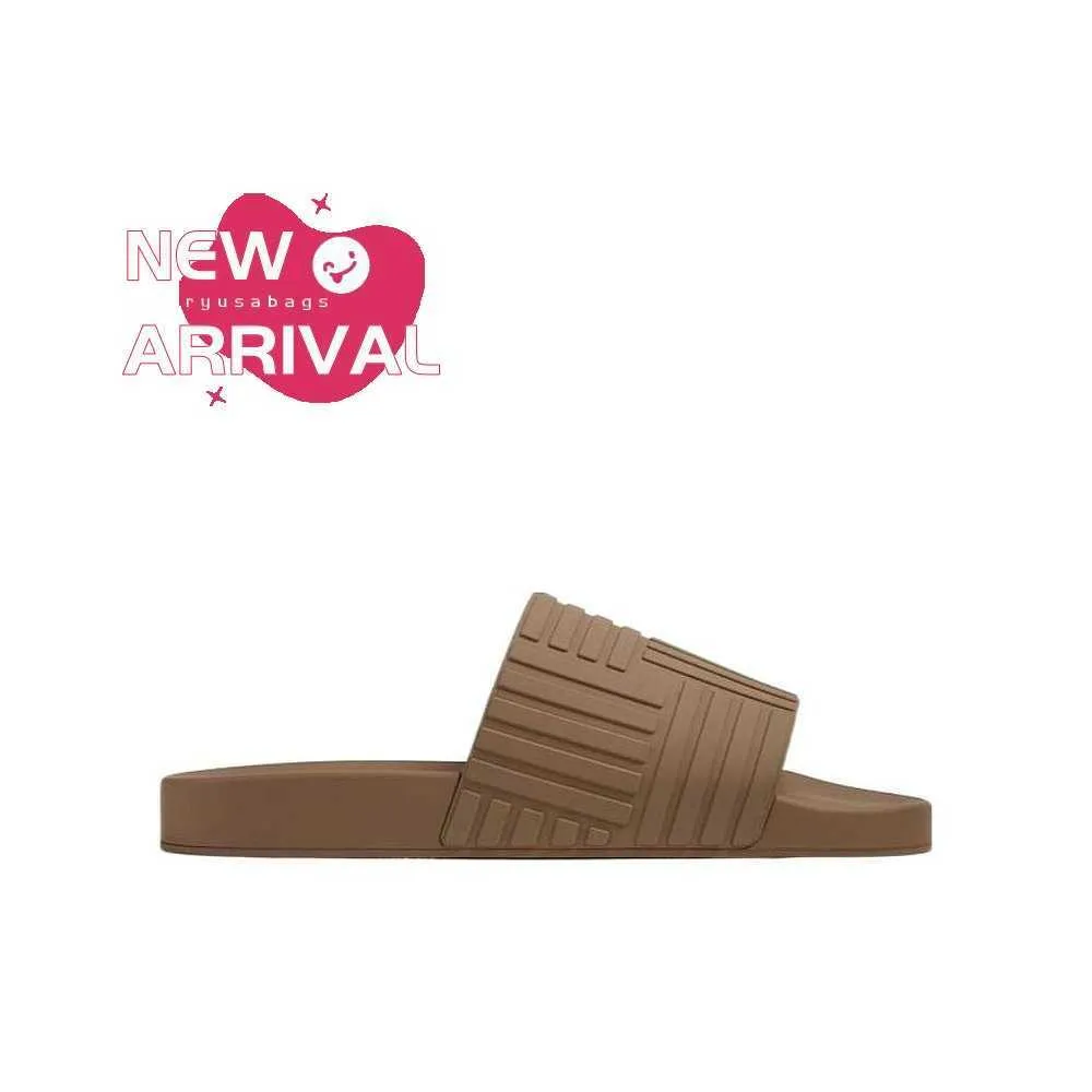 Designer Luxus männliche Hausschuhe mit Logo 2024 Sommer Logo Runde Zehenschuhen Männer Strand Flip Flops