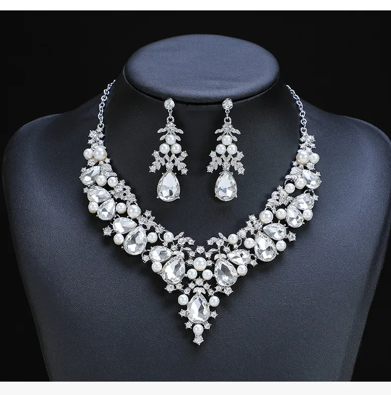 Heißverkaufte Perlenkette und Ohrring -Set in Europa und Amerika Frauen Exquisites Wassertropfen Anhänger romantischer und eleganter Halskette