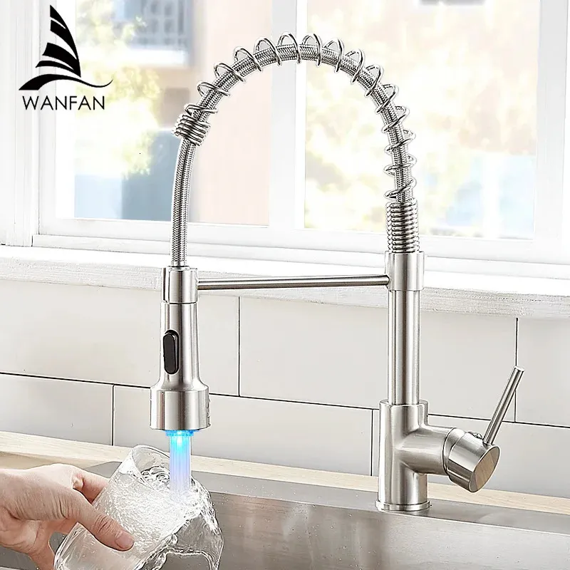 Robinets de cuisine LED nickel brossé pour lavabo un levier unique Sortez des mélangeurs de bec de source