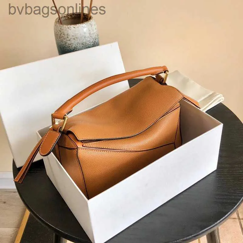 Loeweelryの高品質のオリジナルデザイナーバッグ新しい本物の革の女性バッグミニ幾何学バッグカウハイド枕バッグシングルショルダークロスボディとブランドロゴ