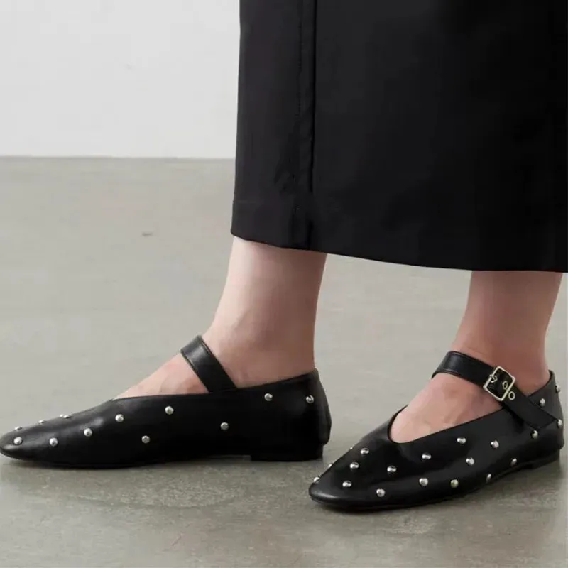 Nieten Frauen Wohnungen echte Lederschnalel Frühling Sommer Mode weiche Lederschuhe Mary Jane Black Flats Schuhe Frau 240424