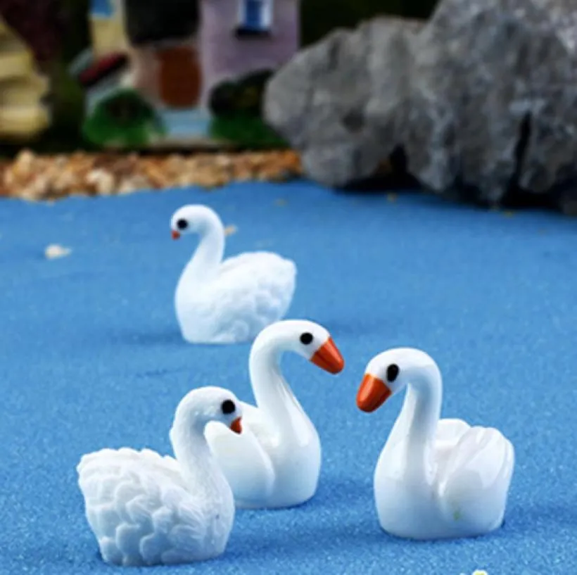 8pcs Lot Biała czarna wróżka miniatury miniatury kryształowe dekoracja butelek zwierzęcy Moss mikro krajobraz Gnome Craft1399576