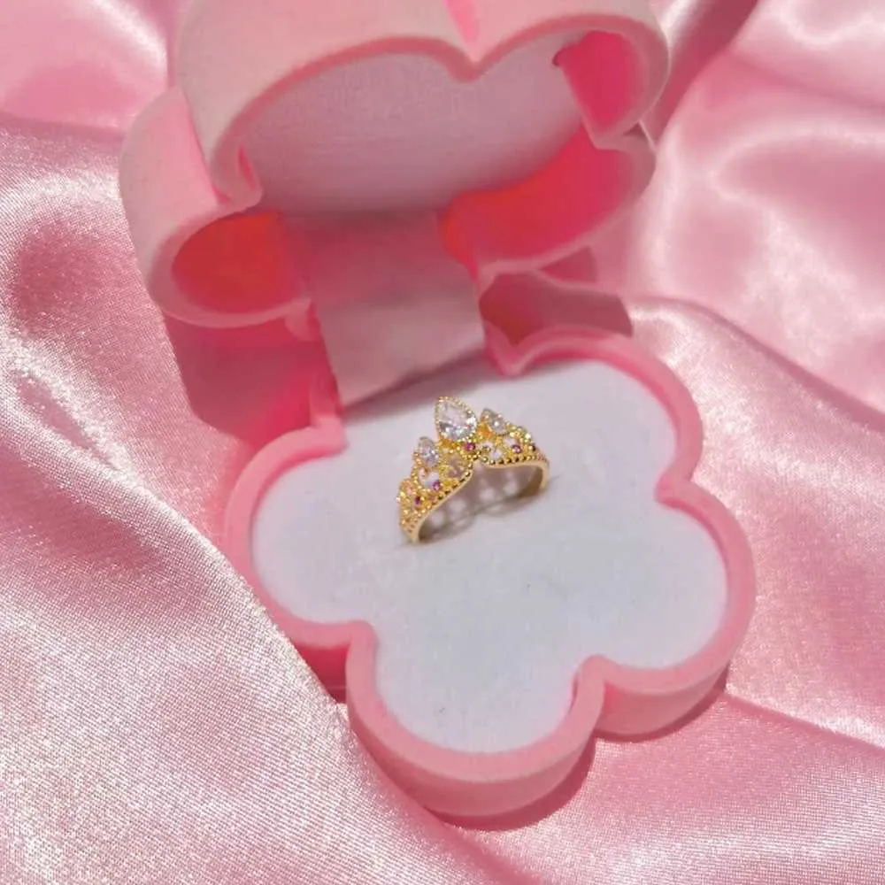 Ringas de banda Princesa de cabelos longos Ring Jóias de princesa adequadas para mulheres acessórios de casamento da moda Presente de anel ajustável em ouro para seu Q240427