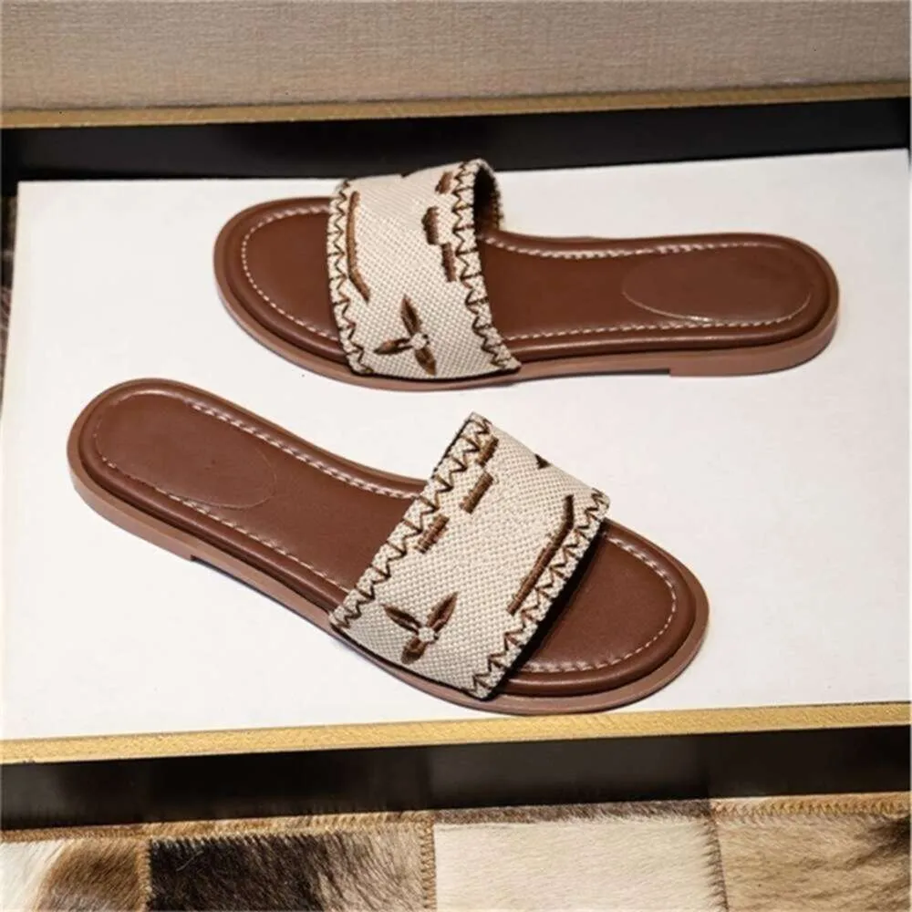 Ontwerper Flat Luxury Slippers Dames borduurmaat mode flip flop brief slipper voor vrouwen zomer strand dames lage hakschoenen