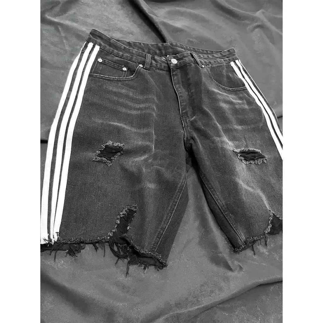 MTP Autonomous 23SS co-branded three bars wear denim destruction shorts washed to make old black casual quarter pants