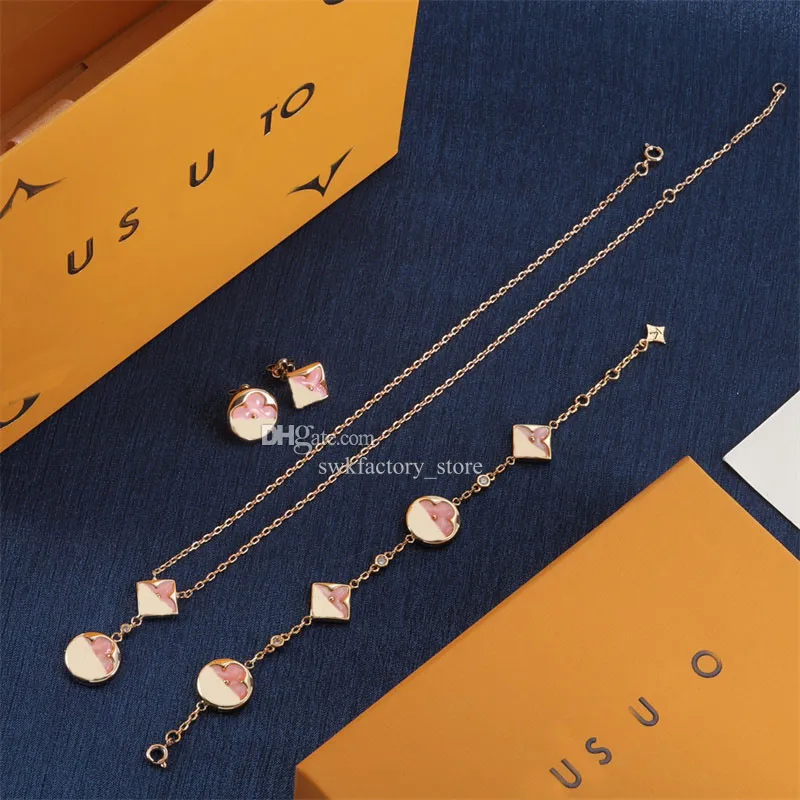 Pink Clover Necklaces Designer Luxury Bracelet Christmas Love Gift Wedding Necklace Winter New Birthday Bead Pendant earings