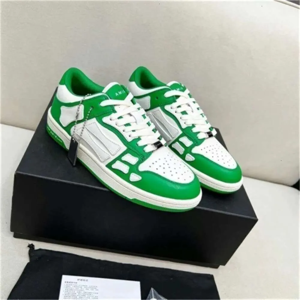 Qualité High Sports Basketball Sneaker Femmes hommes Flat Heel Squelette Low Squelette Casual Chores Designer Plateforme d'été Outdoor Luxury Cuir Run Shoe Trainer Blanc Voyage