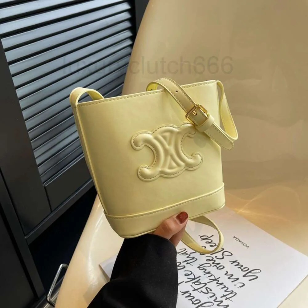 Kvinnor handväskor ce läder duk hink designer cel väska delad messenger hink väska kohide har en vacker kapacitet i år populär och fashionabla hink b o7bb