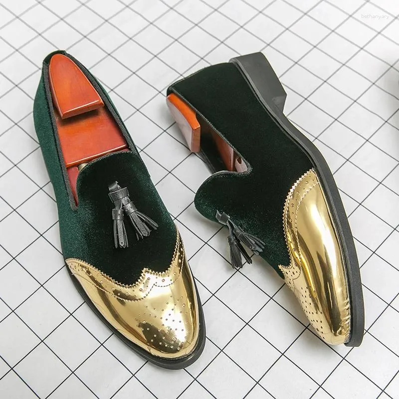 Casual schoenen heren lederen punkstijl mannelijke loafers met franje slip op tassel rijden persoonlijkheid mocassins