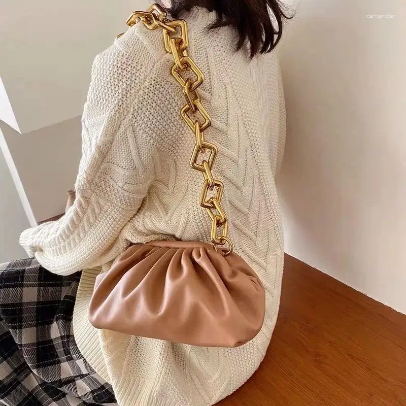 Bag mode Big Chains Clip Cloud Women Shoulder Bags Designer Handväskor Luxury Pu Leather Shell Female Messenger Lady Pures