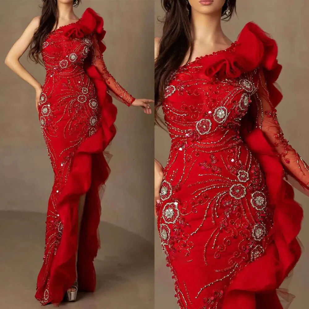 En promenad underbar klänning sjöjungfru axel röd spets sida delad tiered ruched formella aftonklänningar mantel de soiree